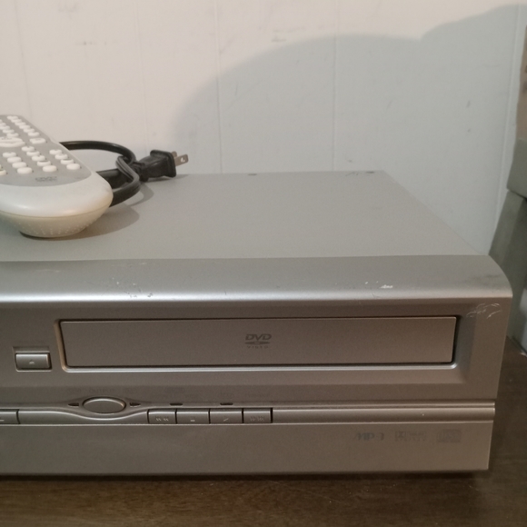 Emerson EWD2204 DVD VCR Combo w/ Remote Tested And Works. - Picture 4 of 10